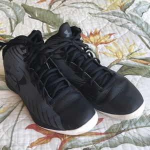 Under Armour - Basketball Shoes